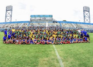 Crianças participam do CBF Social no Estádio da Colina