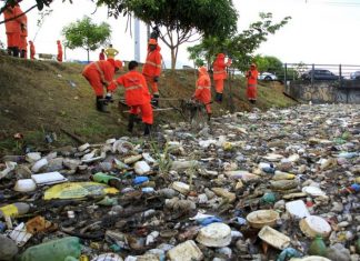 Má educação nas ruas causa acúmulo de toneladas de lixo nos igarapés de Manaus