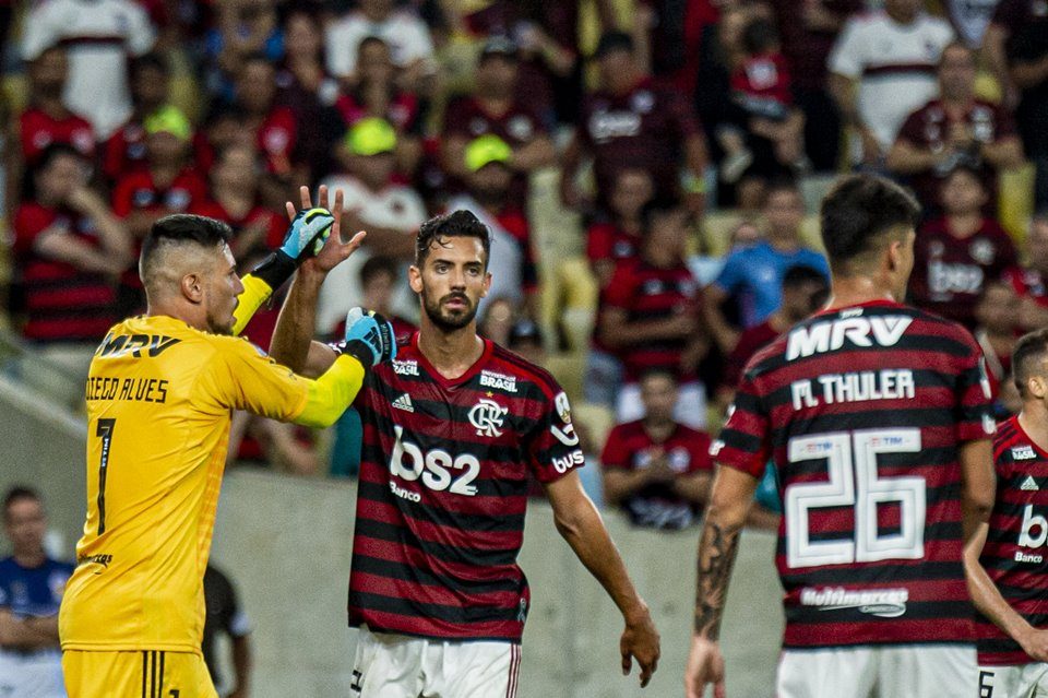 Flamengo vence Emelec com drama nos pênaltis e avança na Libertadores