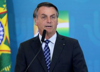 Bolsonaro sanciona lei que extingue prisão disciplinar para PMs e bombeiros