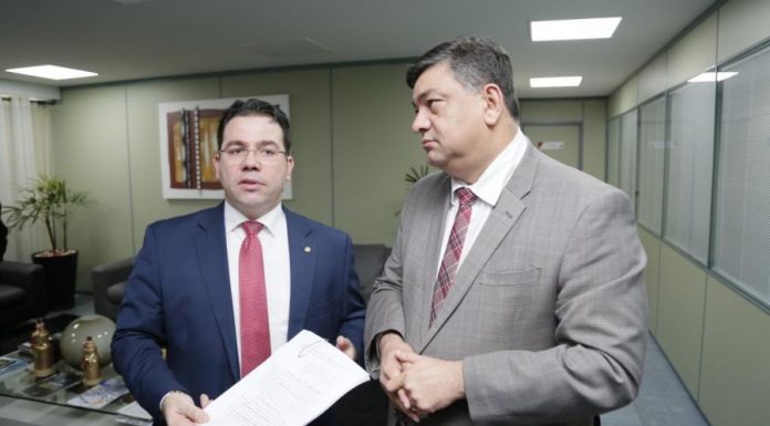 1 Deputados entram com documento