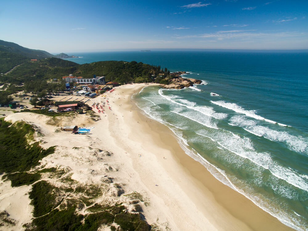 Praia da Joaquina (SC): Para os amantes de surf | Amazônia Sem Fronteiras