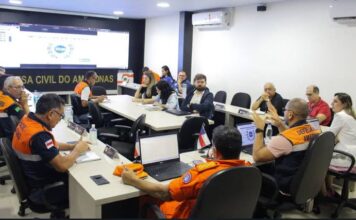 Governo do Amazonas Elabora Plano Estadual de Mudanças Climáticas em Reunião na Defesa Civil